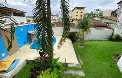 Imagem: A casa possui 3 Dormitórios, 4 Banheiros, 2 Vagas na garagem