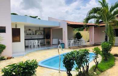 Imagem: A casa possui 5 Dormitórios, 5 Banheiros, 3 Vagas na garagem