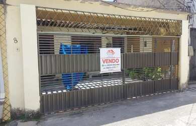 Imagem: A casa possui 4 Dormitórios, 4 Banheiros, 2 Vagas na garagem