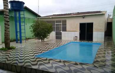 Imagem: A casa possui 2 Dormitórios, 2 Banheiros, 2 Vagas na garagem