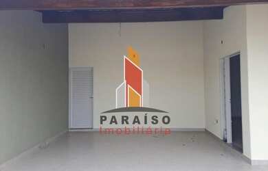 Imagem: A casa possui 3 Dormitórios, 1 Banheiro, 2 Vagas na garagem