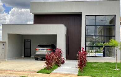 Imagem: A casa possui 3 Dormitórios, 4 Banheiros, 3 Vagas na garagem