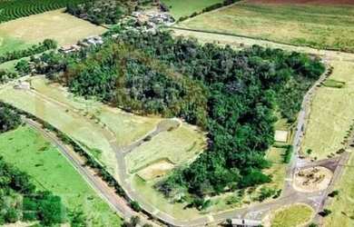 Imagem: O terreno possui 400m² de Área e está localizado em Centro