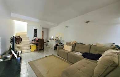 Imagem: A casa possui 3 Dormitórios, 3 Banheiros, 2 Vagas na garagem