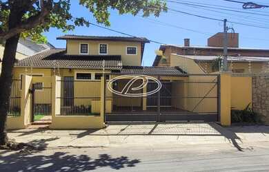 Imagem: A casa possui 2 Dormitórios, 3 Banheiros, 2 Vagas na garagem