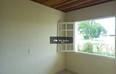 Imagem: A casa possui 3 Dormitórios, 1 Banheiro, 4 Vagas na garagem