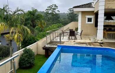 Imagem: A casa em condomínio possui 4 Dormitórios, 5 Banheiros, 5