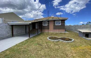 Imagem: A casa possui 3 Dormitórios, 1 Banheiro, 5 Vagas na garagem