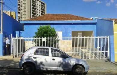 Imagem: A casa possui 5 Dormitórios, 1 Banheiro, 1 Vaga na garagem