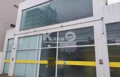 Imagem: O depósito possui 3 Vagas na garagem e 427m² de Área e está