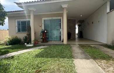 Imagem: A casa possui 2 Dormitórios, 2 Banheiros, 1 Vaga na garagem