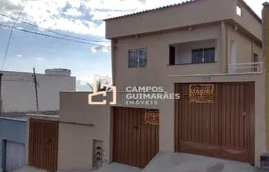 Imagem: A casa possui 3 Dormitórios, 1 Banheiro, 3 Vagas na garagem