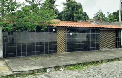 Imagem: A casa possui 5 Dormitórios, 3 Banheiros, 3 Vagas na garagem