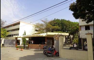 Imagem: O apartamento possui 3 Dormitórios, 1 Banheiro, 1 Vaga na garagem