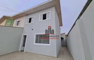 Imagem: A casa possui 3 Dormitórios, 3 Banheiros, 2 Vagas na garagem