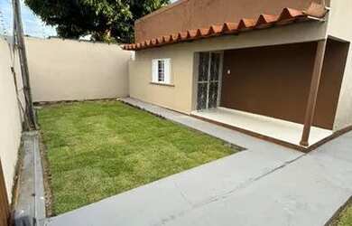 Imagem: A casa possui 2 Dormitórios, 2 Banheiros, 3 Vagas na garagem