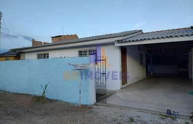 Imagem: A casa possui 2 Dormitórios, 1 Banheiro, 4 Vagas na garagem