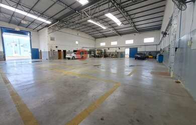 Imagem: O depósito possui 5 Vagas na garagem, 1034m² de Área e está
