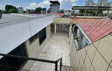 Imagem: A casa possui 4 Dormitórios, 4 Banheiros, 3 Vagas na garagem