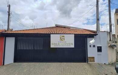 Imagem: A casa possui 2 Dormitórios, 2 Banheiros, 2 Vagas na garagem