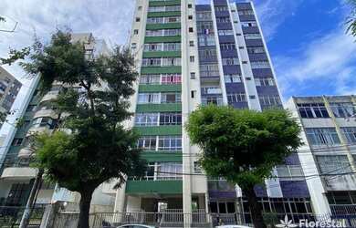 Imagem: O apartamento possui 1 Dormitório, 1 Banheiro, 1 Vaga na garagem