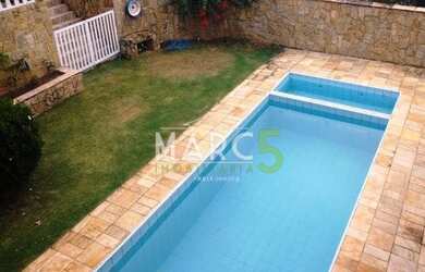 Imagem: A casa em condomínio possui 4 Dormitórios, 5 Banheiros, 2