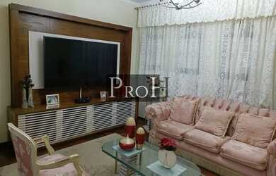 Imagem: A casa possui 4 Dormitórios, 5 Banheiros, 2 Vagas na garagem