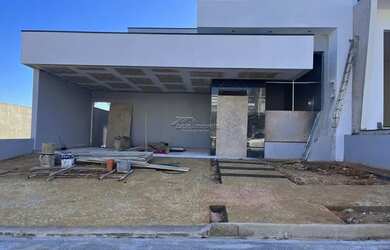 Imagem: A casa em condomínio possui 3 Dormitórios, 2 Banheiros, 2