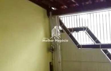 Imagem: A casa possui 2 Dormitórios, 3 Banheiros, 2 Vagas na garagem