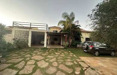 Imagem: A casa em condomínio possui 5 Dormitórios, 5 Banheiros, 4