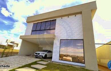 Imagem: A casa possui 4 Dormitórios, 4 Banheiros, 4 Vagas na garagem