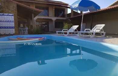 Imagem: A casa e possui 4 Dormitórios, Suítes, Banheiros, 3 Vagas