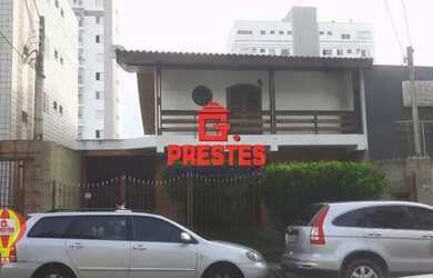 Imagem: A casa possui 3 Dormitórios, 2 Banheiros, 3 Vagas na garagem