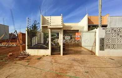 Imagem: A casa possui 2 Dormitórios, 2 Banheiros, 1 Vaga na garagem