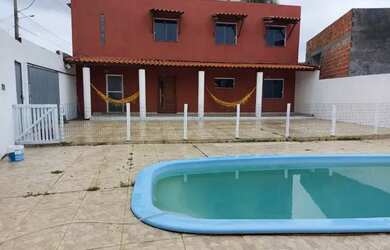 Imagem: A casa possui 4 Dormitórios, 3 Banheiros, 4 Vagas na garagem