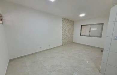 Imagem: O apartamento possui 1 Dormitório, 1 Banheiro, 1 Vaga na garagem