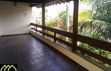 Imagem: A casa possui 2 Dormitórios, 3 Banheiros, 2 Vagas na garagem