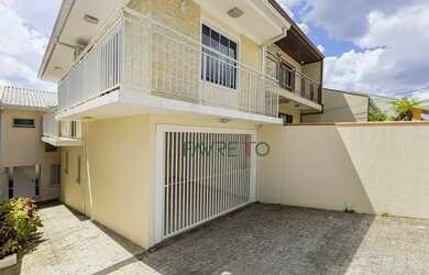 Imagem: A casa possui 4 Dormitórios, 4 Banheiros, 4 Vagas na garagem