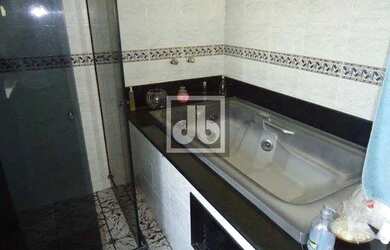 Imagem 13: Anil - Rua Pierre La Place - Casa Triplex - 4 Quartos 1 Suíte - 3 Vagas...