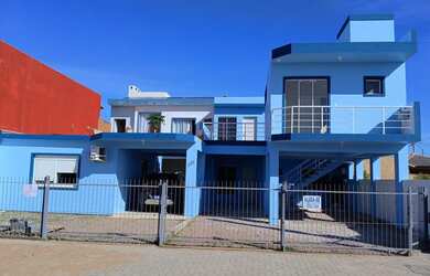 Imagem: A casa possui 2 Dormitórios, Acomodam 6 pessoas, 1 Vaga na