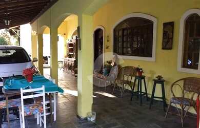 Imagem: A casa possui 4 Dormitórios, 5 Banheiros, 5 Vagas na garagem