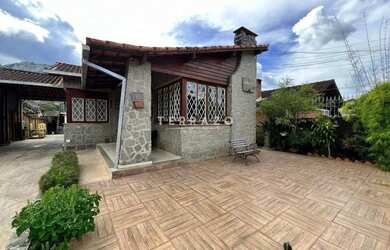 Imagem: A casa possui 3 Dormitórios, 3 Banheiros, 3 Vagas na garagem