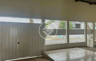 Imagem: A casa possui 3 Dormitórios, 3 Banheiros, 3 Vagas na garagem