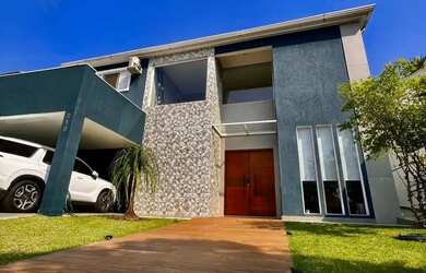 Imagem: A casa em condomínio possui 4 Dormitórios, 5 Banheiros, 4