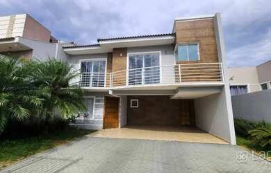 Imagem: A casa possui 5 Dormitórios, 5 Banheiros, 4 Vagas na garagem