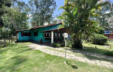 Imagem: A casa possui 3 Dormitórios, 3 Banheiros, 3 Vagas na garagem