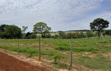 Imagem: A chácara possui 3500m² de Área e está localizado em Bady
