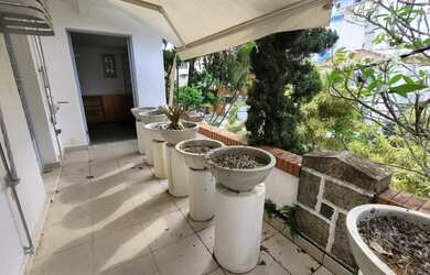 Imagem: A casa possui 5 Dormitórios, 5 Banheiros, 2 Vagas na garagem