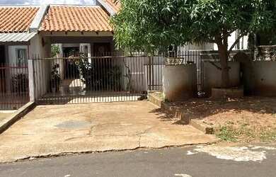 Imagem: A casa possui 2 Dormitórios, 1 Banheiro, 179m² de Área e