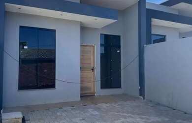 Imagem: A casa possui 2 Dormitórios, 1 Banheiro, 2 Vagas na garagem